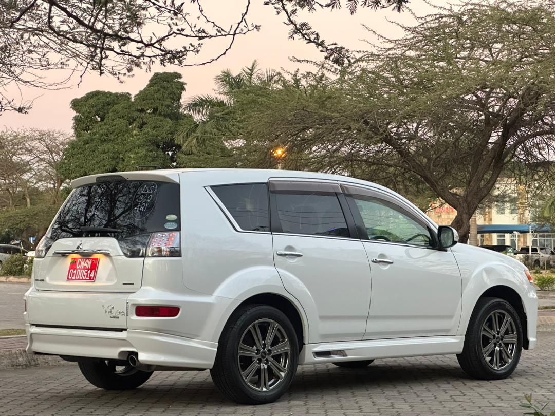 MITSUBISHI OUTLANDER ROADEST thumbnail 9